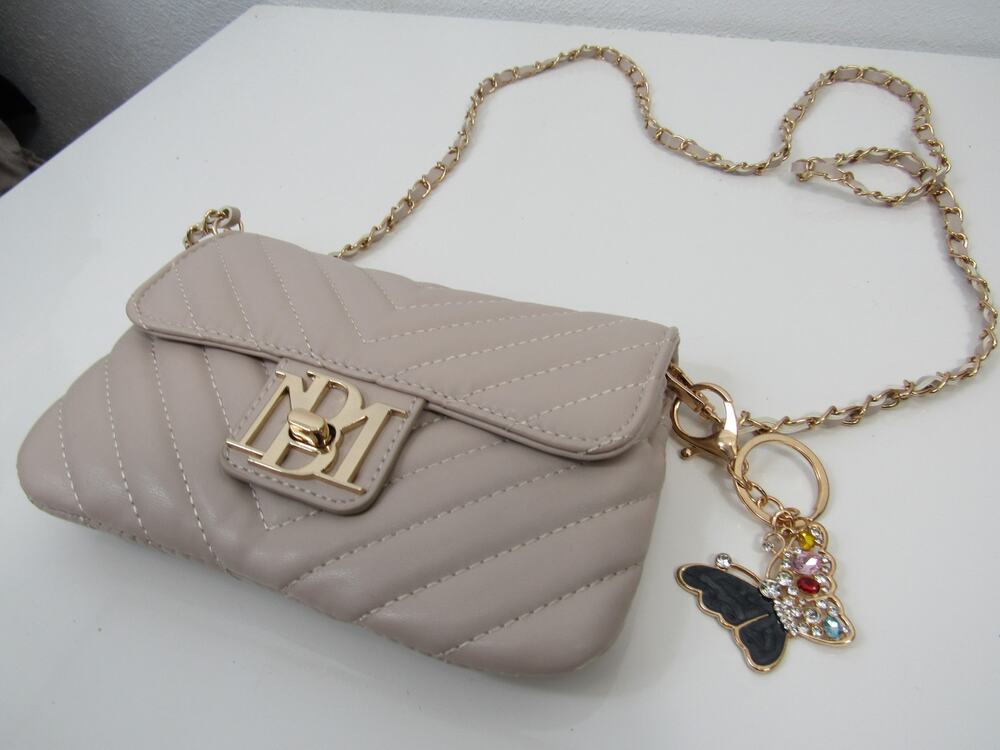 NWT Badgley Mischka Off White Simple Phone Crossbody With Letter Lock in Front